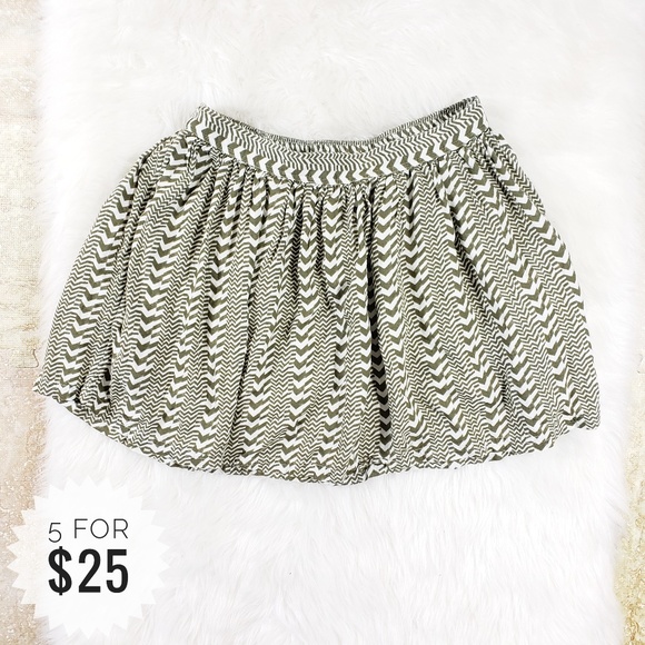 American Eagle Outfitters Dresses & Skirts - American Eagle Outfitters Skater Skirt G01